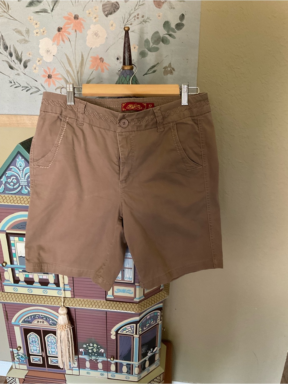Women’s Casual Chino Shorts - Brown